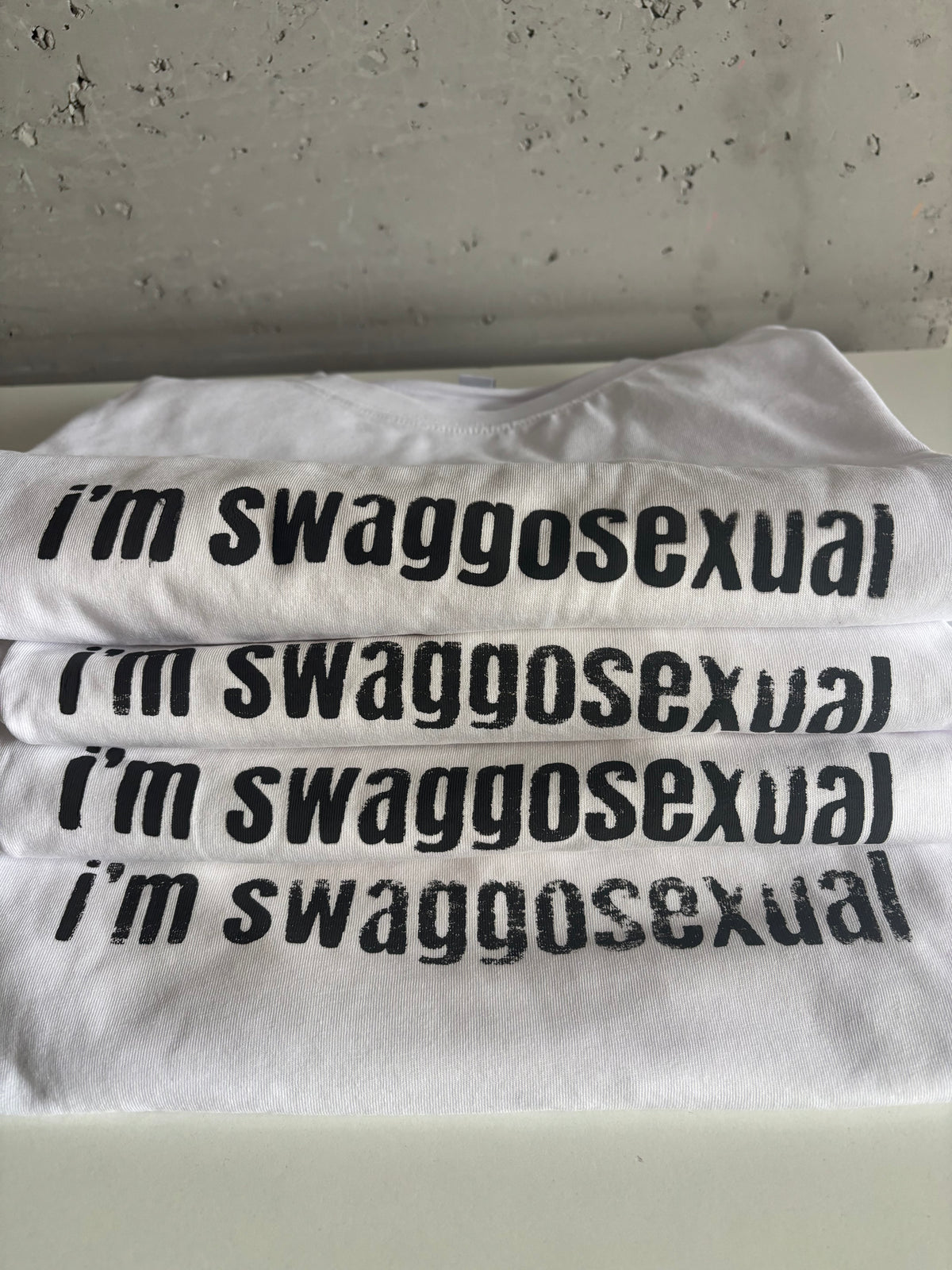 I'M SWAGGOSEXUAL TEE WHITE WASHED